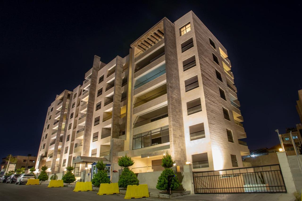 Triple A Hotel Suites Амман Екстер'єр фото