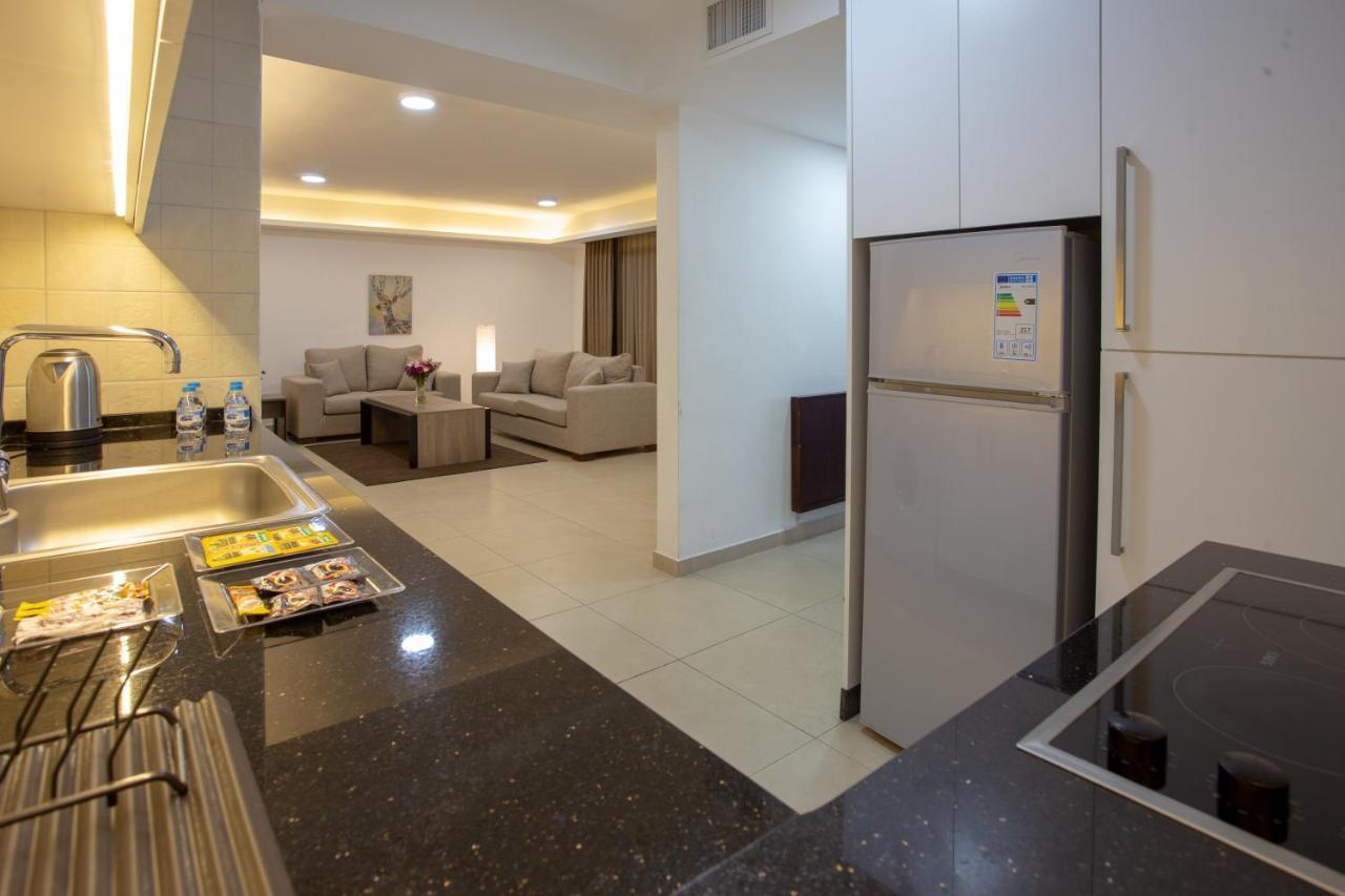 Triple A Hotel Suites Амман Екстер'єр фото