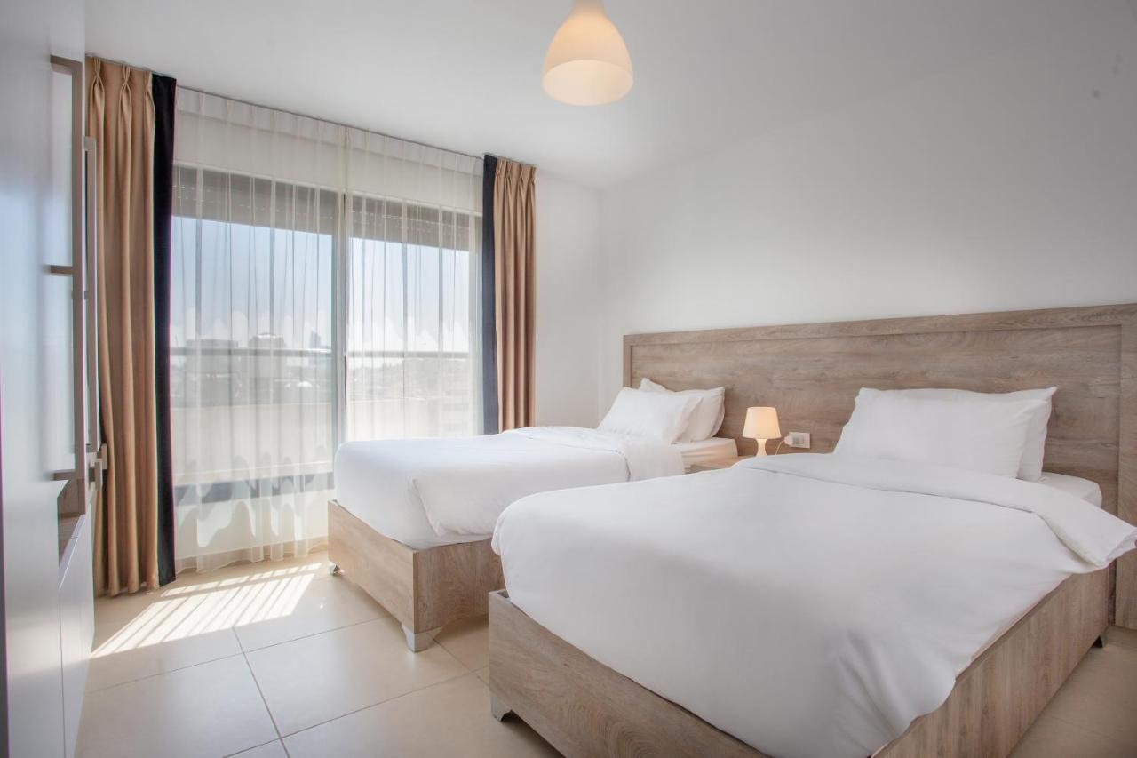 Triple A Hotel Suites Амман Екстер'єр фото