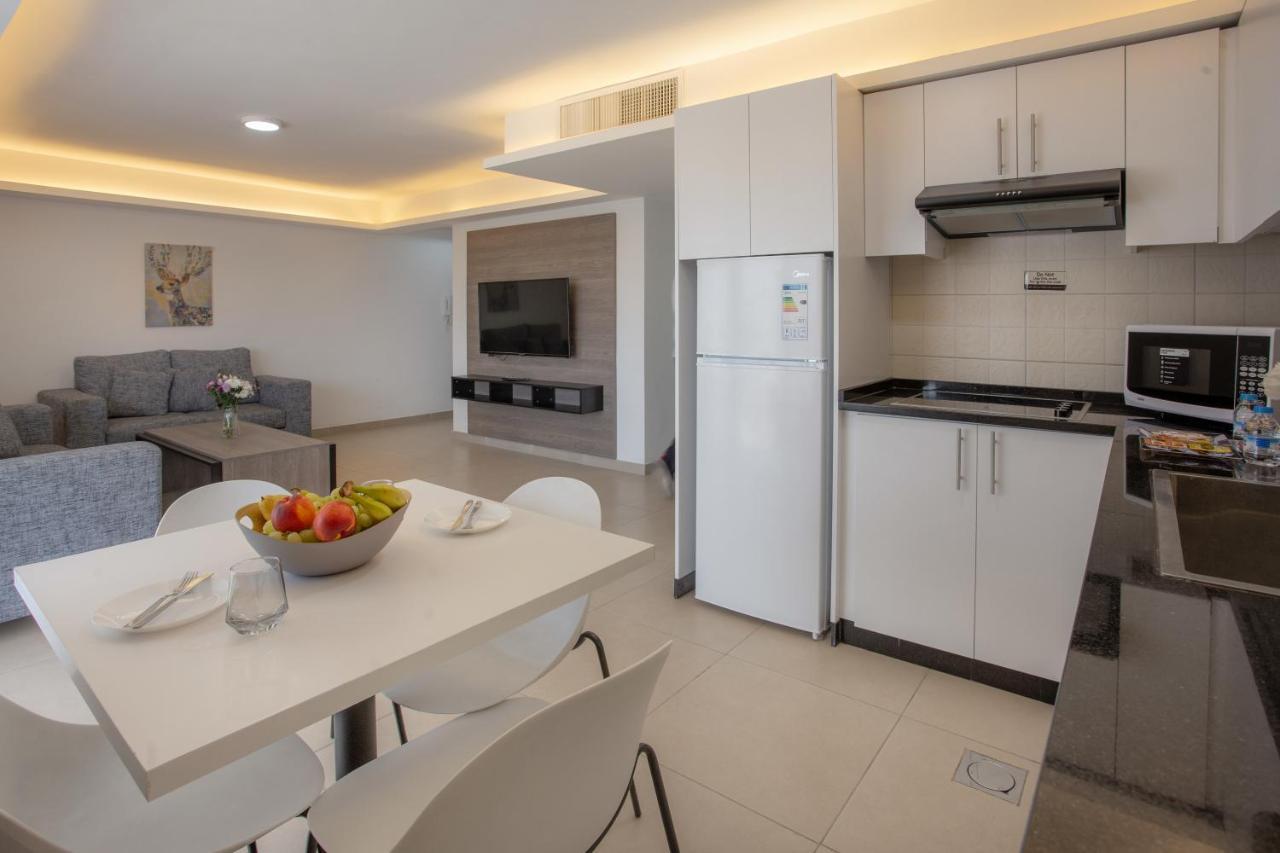 Triple A Hotel Suites Амман Екстер'єр фото