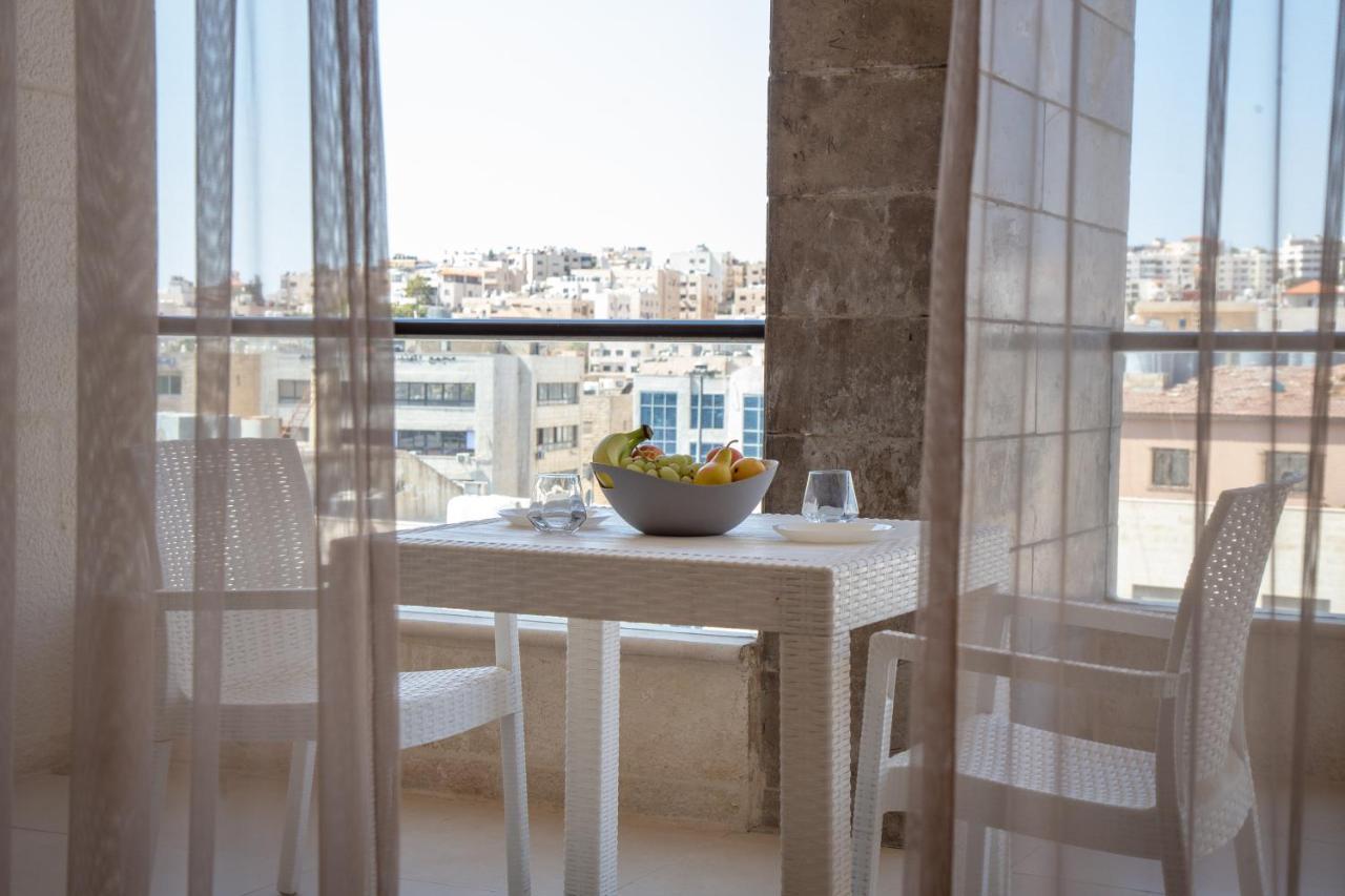 Triple A Hotel Suites Амман Екстер'єр фото