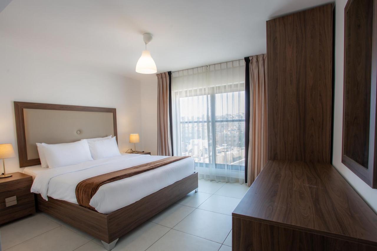 Triple A Hotel Suites Амман Екстер'єр фото