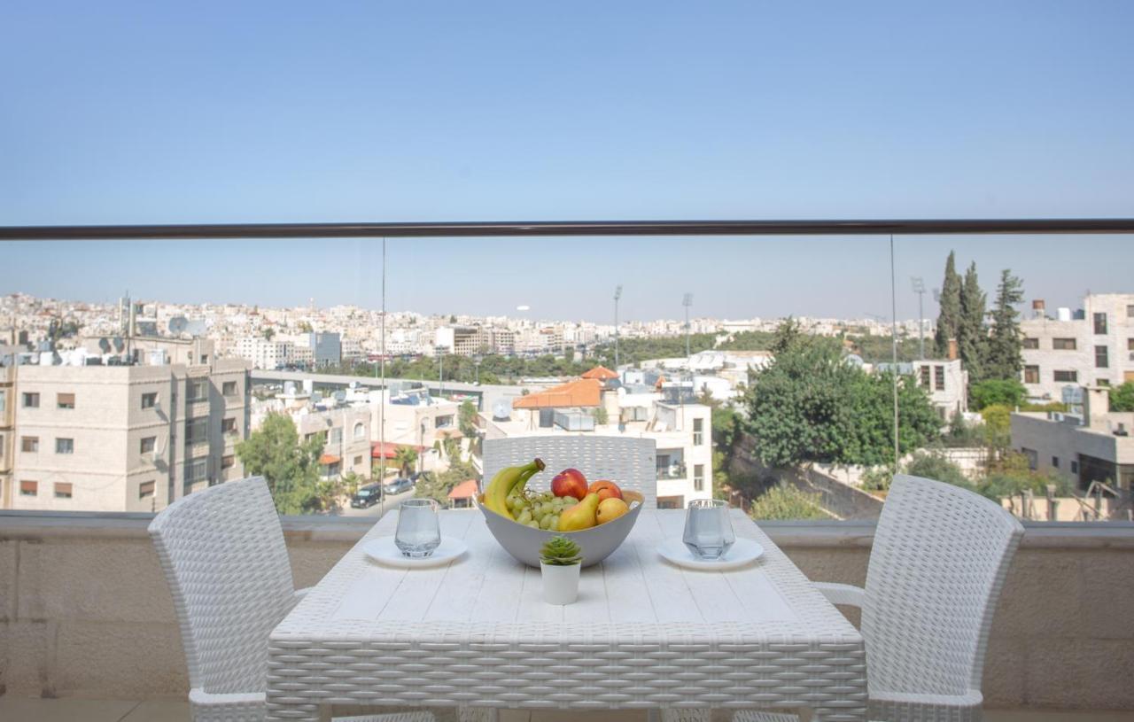 Triple A Hotel Suites Амман Екстер'єр фото