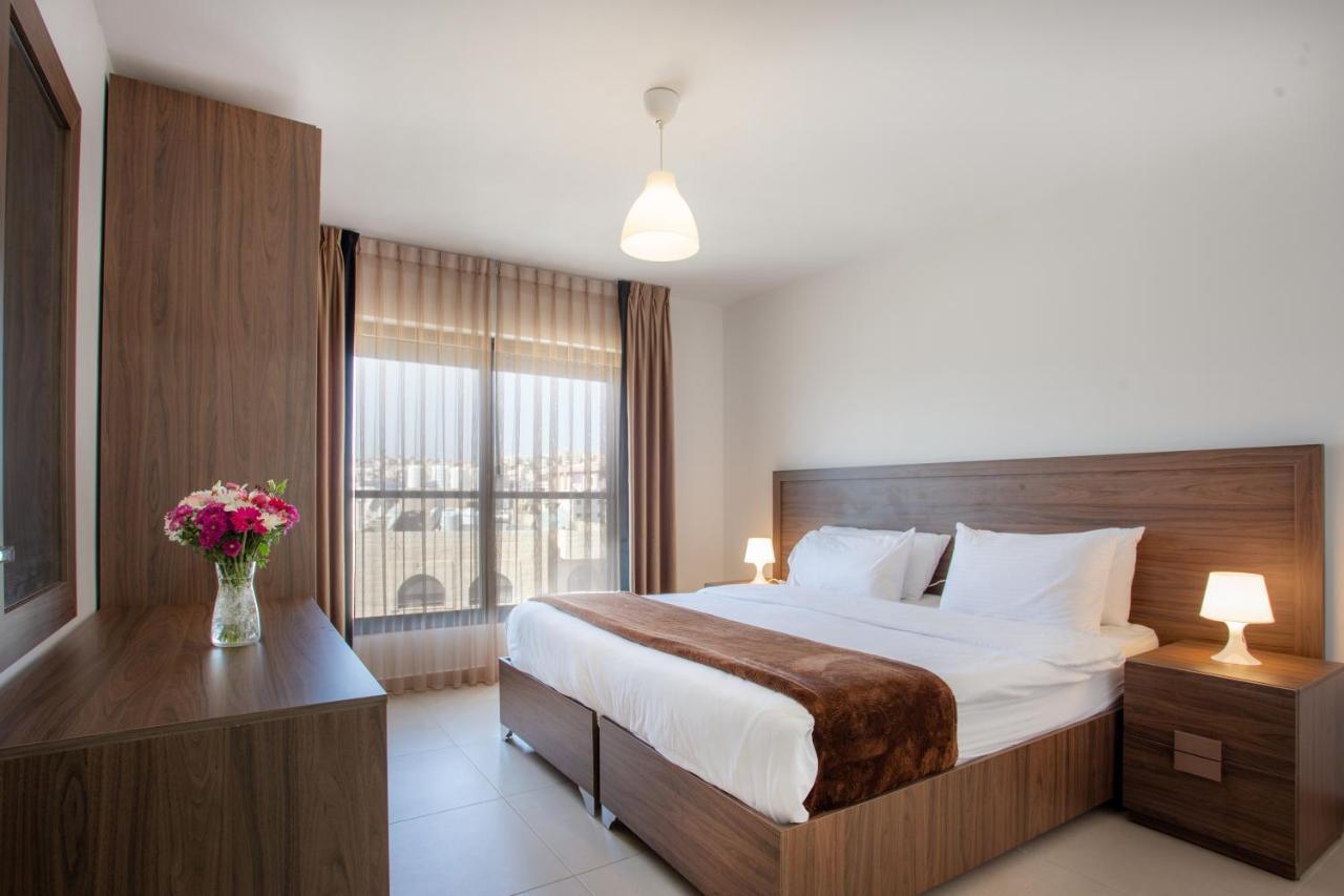 Triple A Hotel Suites Амман Екстер'єр фото