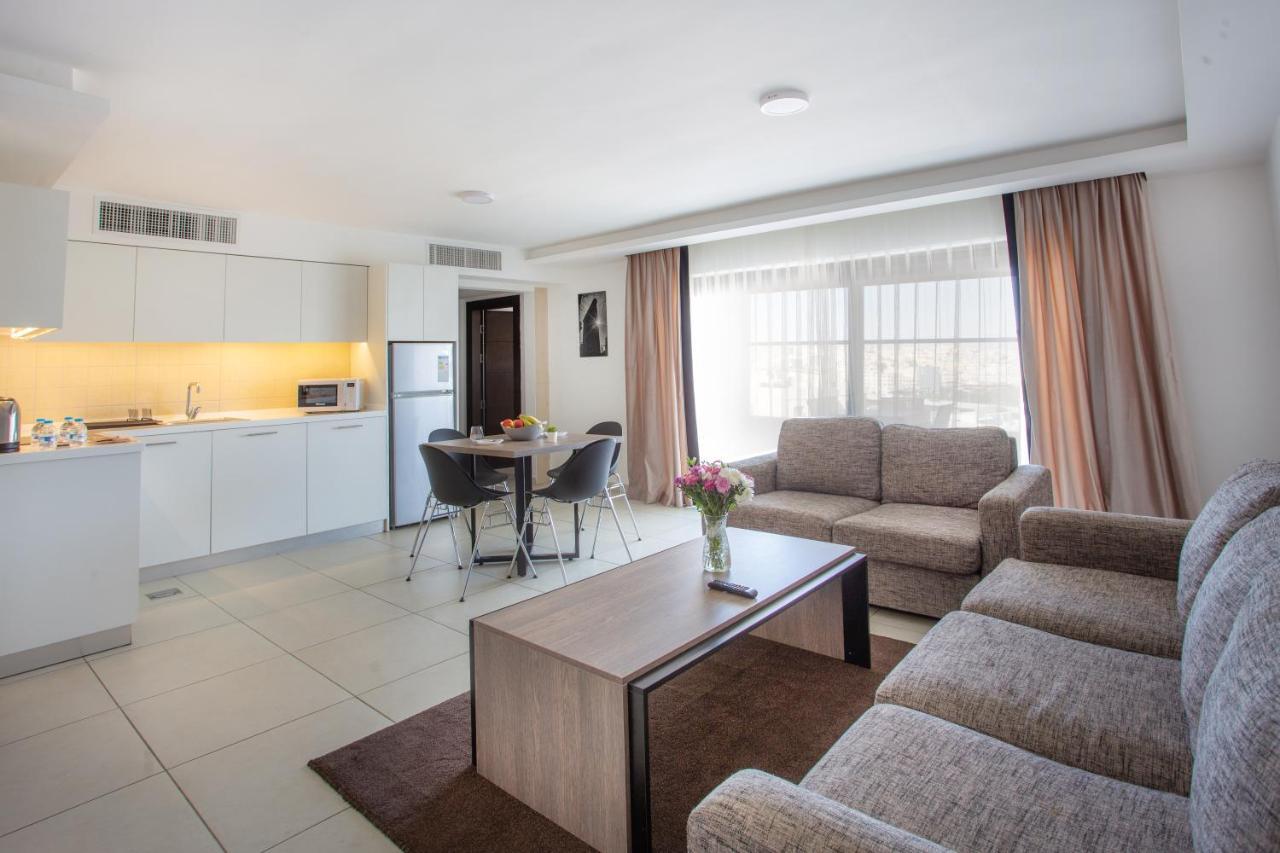 Triple A Hotel Suites Амман Екстер'єр фото