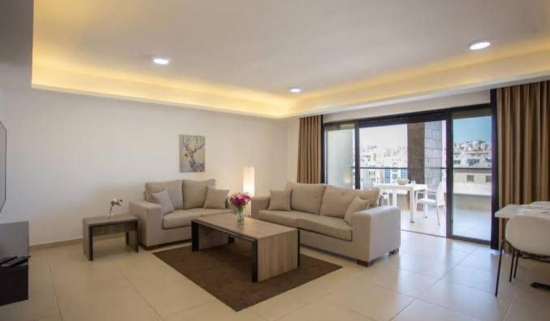 Triple A Hotel Suites Амман Екстер'єр фото